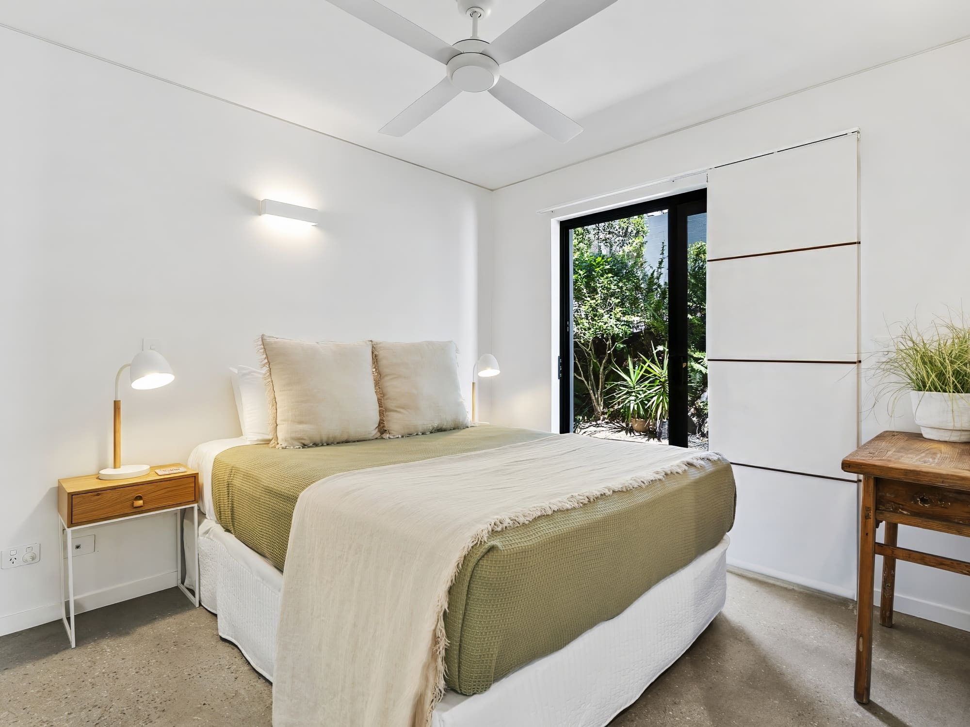 005 Open2view Id976316 1 10 Crank Street