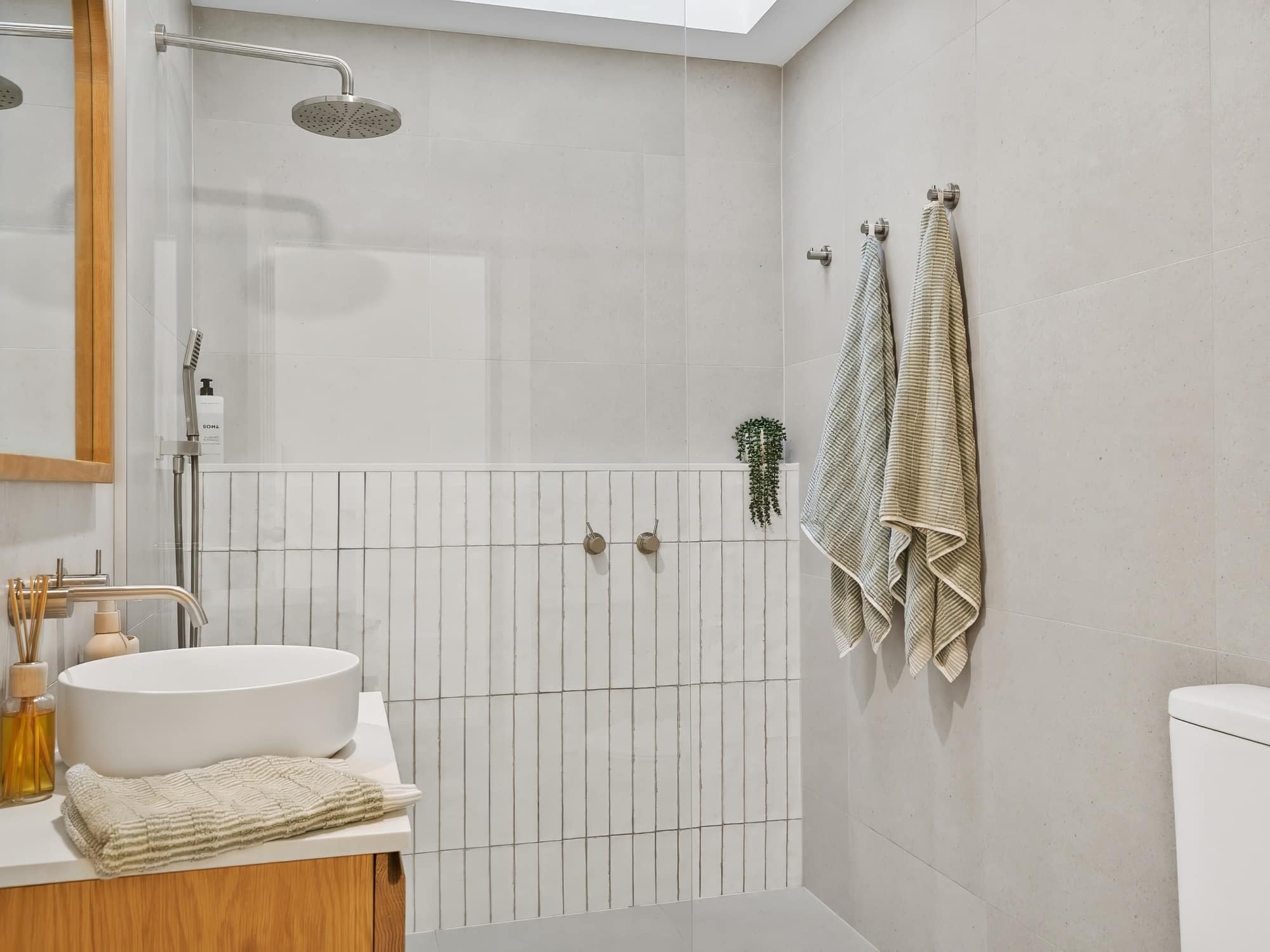 006 Open2view Id965148 4 8 Natasha Avenue