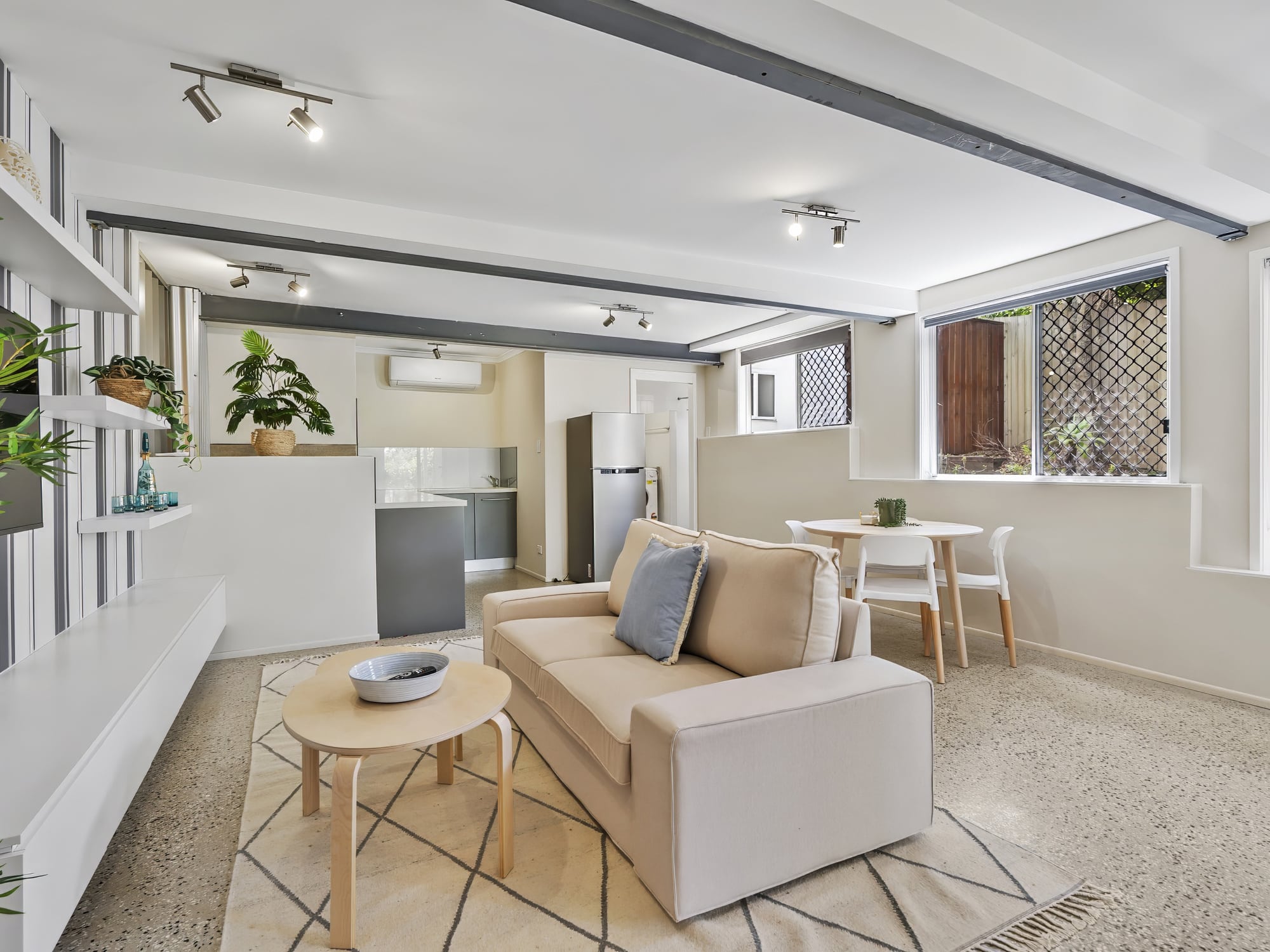 029 Open2view Id981843 6 Bartill Court